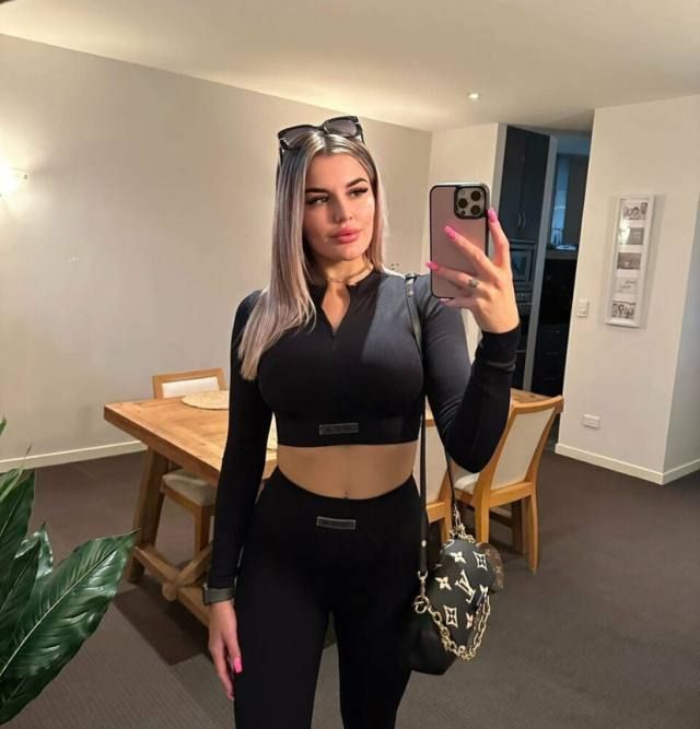 Check me out baby, I’m sexy and extremely naughty 🍑🍑😜😜 - Image 3